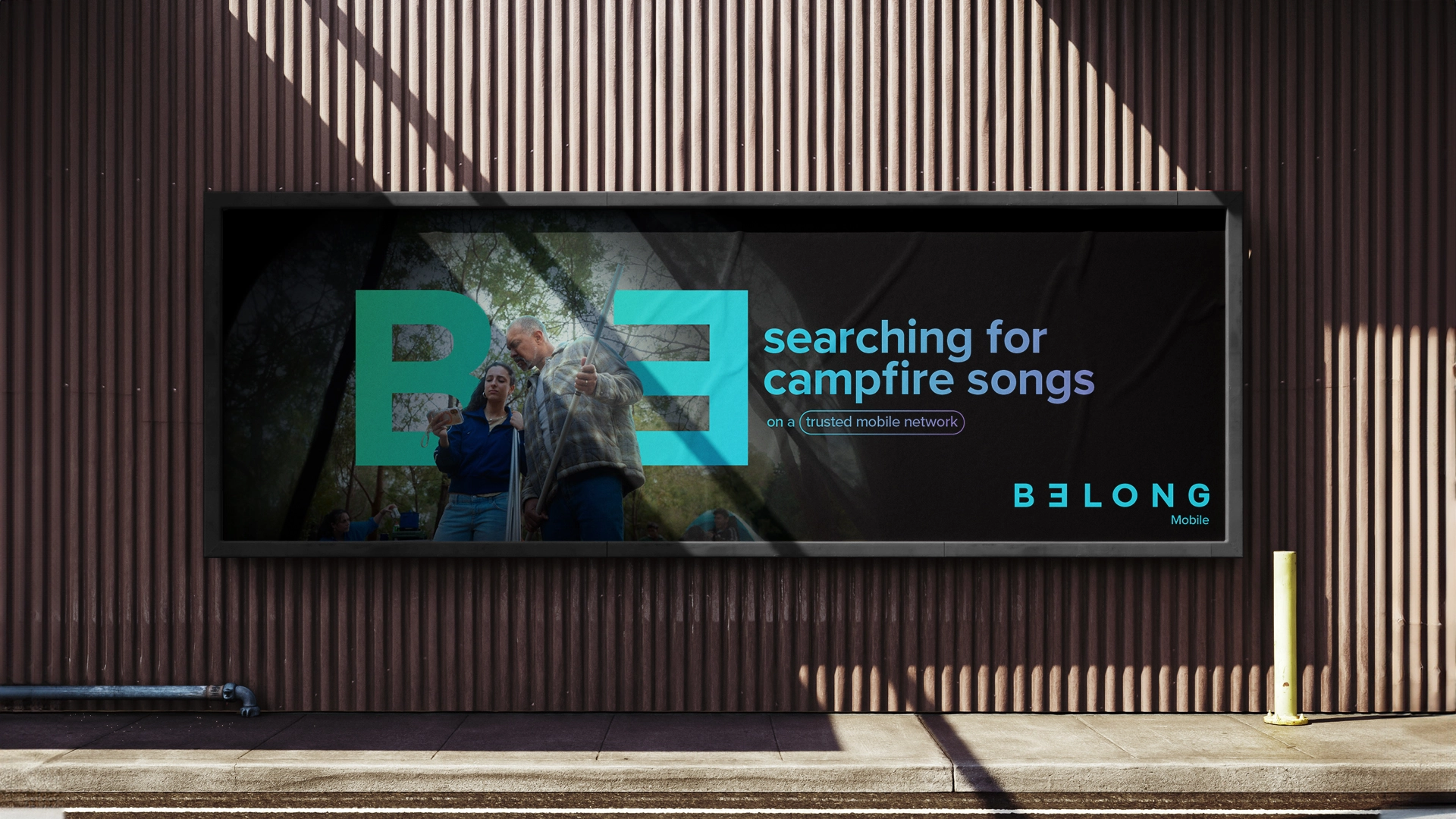 Campaign key visual — families at home.